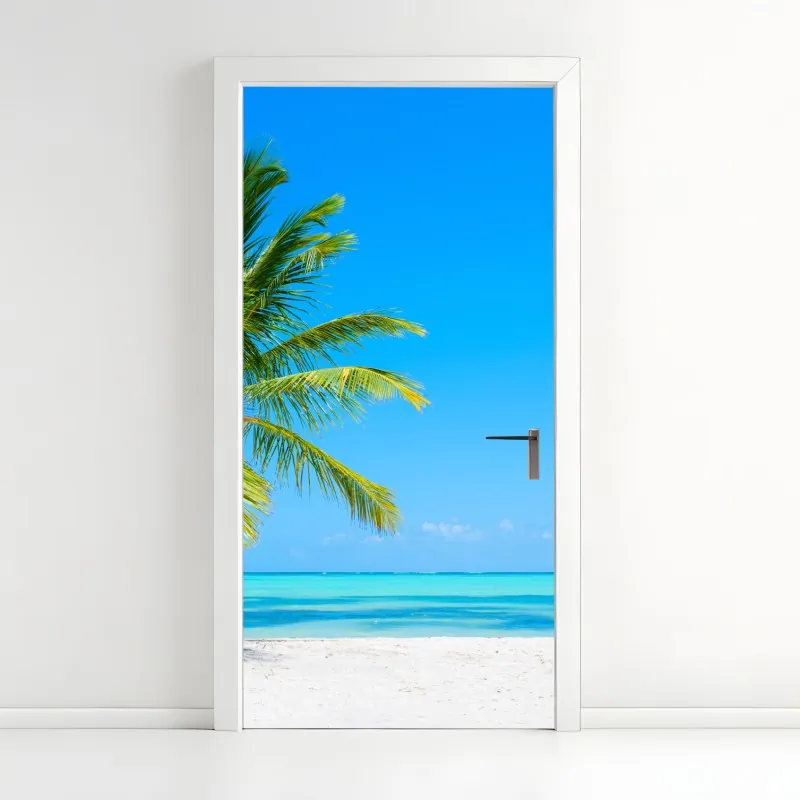 Naklejka na drzwi tropikalna palma na białej plaży