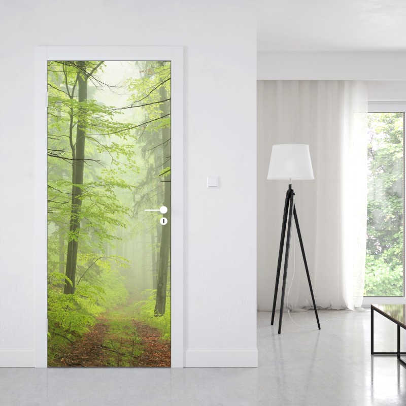 Naklejka na drzwi mglisty zielony leśny szlak – Wallissimo® Naklejka na drzwi mglisty zielony leśny szlak – Wallissimo®