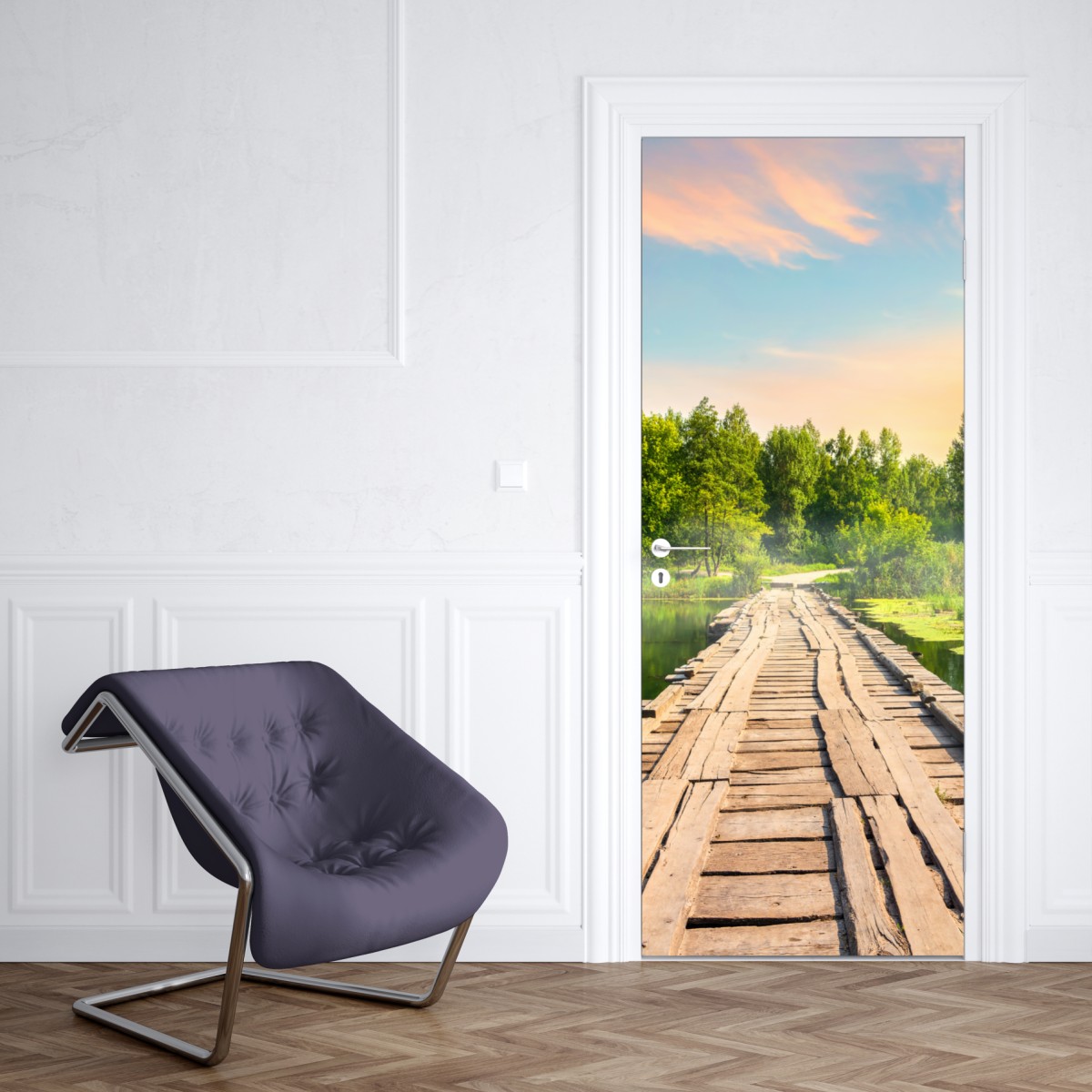 Naklejka na drzwi słoneczny drewniany most nad spokojnym jeziorem – Wallissimo® Naklejka na drzwi słoneczny drewniany most nad spokojnym jeziorem – Wallissimo®