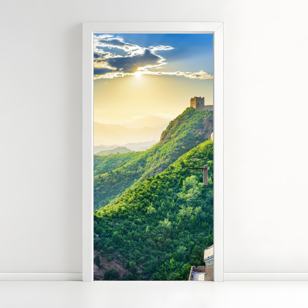 Door sticker Great Wall at sunrise over green mountains