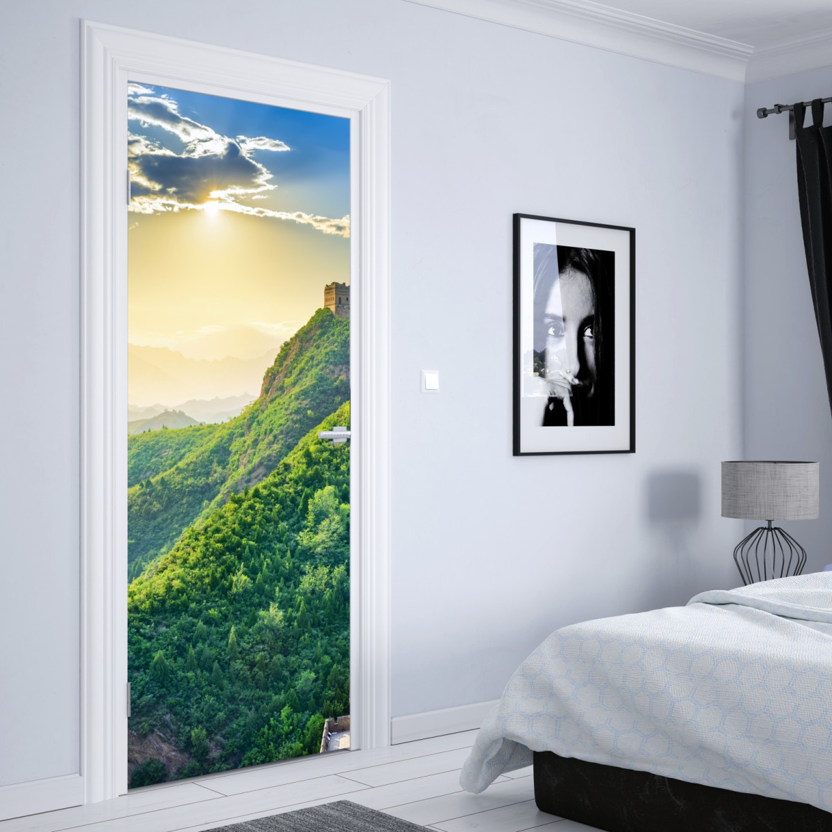 Naklejka na drzwi Wielki Mur o świcie nad zielonymi górami – Wallissimo® Naklejka na drzwi Wielki Mur o świcie nad zielonymi górami – Wallissimo®