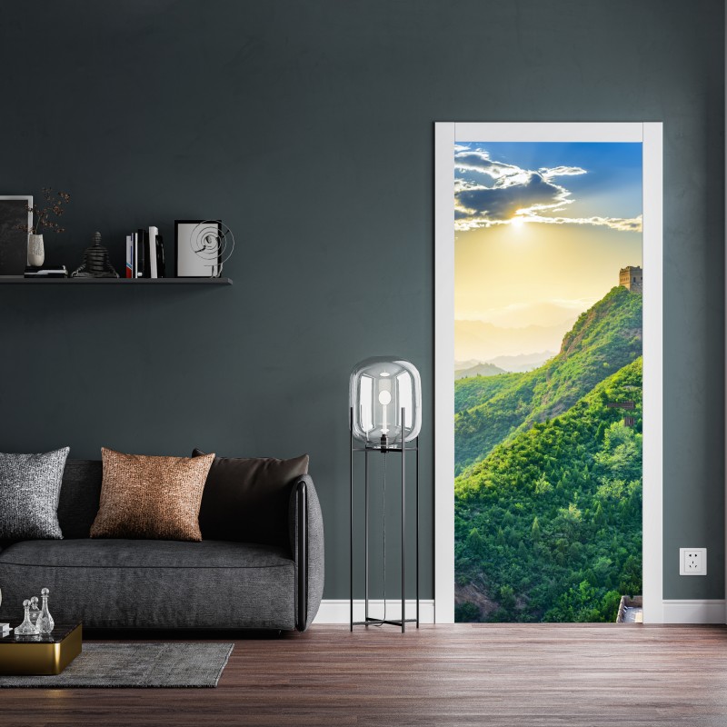 Naklejka na drzwi Wielki Mur o świcie nad zielonymi górami – Wallissimo® Naklejka na drzwi Wielki Mur o świcie nad zielonymi górami – Wallissimo®