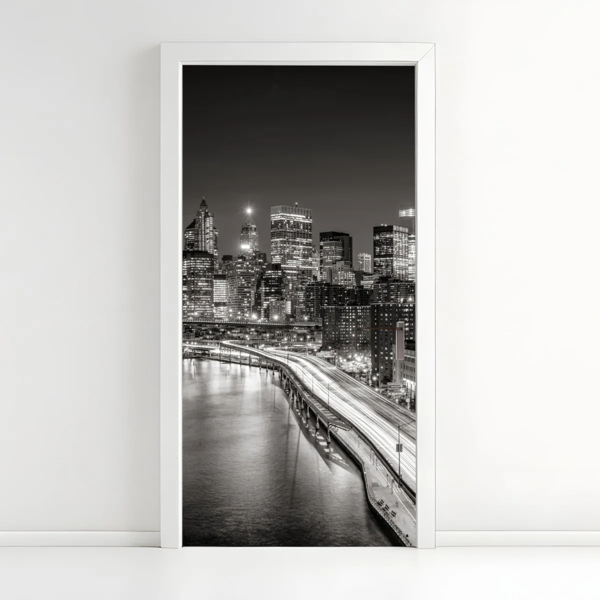Naklejka na drzwi czarno-biała panorama miasta nocą – Wallissimo® Naklejka na drzwi czarno-biała panorama miasta nocą – Wallissimo®