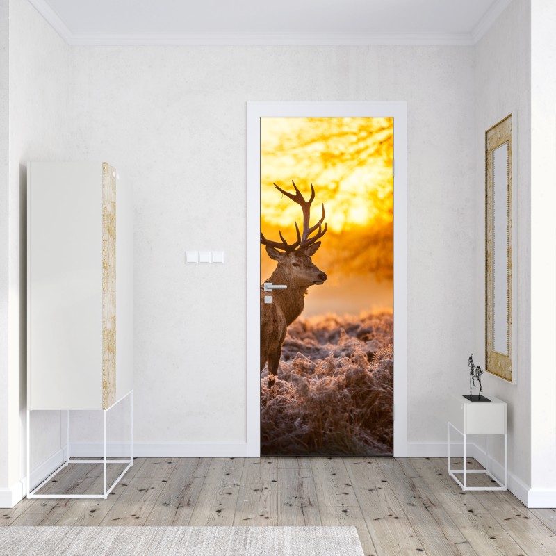 Naklejka na drzwi złoty jeleń o świcie – Wallissimo® Naklejka na drzwi złoty jeleń o świcie – Wallissimo®