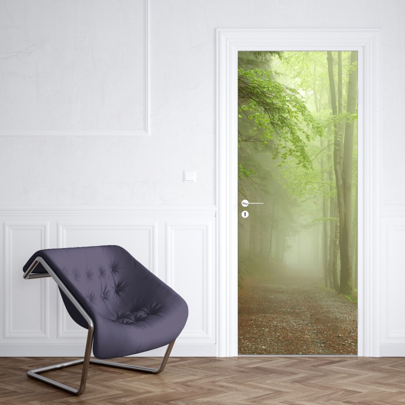 Naklejka na drzwi mglisty leśny szlak – Wallissimo® Naklejka na drzwi mglisty leśny szlak – Wallissimo®