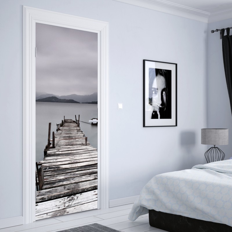 Naklejka na drzwi ciche drewniane molo nad spokojnym morzem – Wallissimo® Naklejka na drzwi ciche drewniane molo nad spokojnym morzem – Wallissimo®