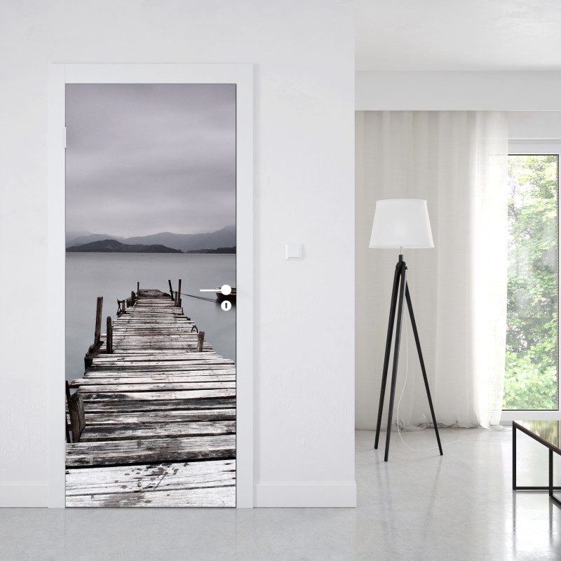 Naklejka na drzwi ciche drewniane molo nad spokojnym morzem – Wallissimo® Naklejka na drzwi ciche drewniane molo nad spokojnym morzem – Wallissimo®