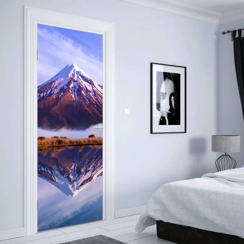 Naklejka na drzwi granatowy motyw z złotymi konturami kwiatów – Wallissimo®