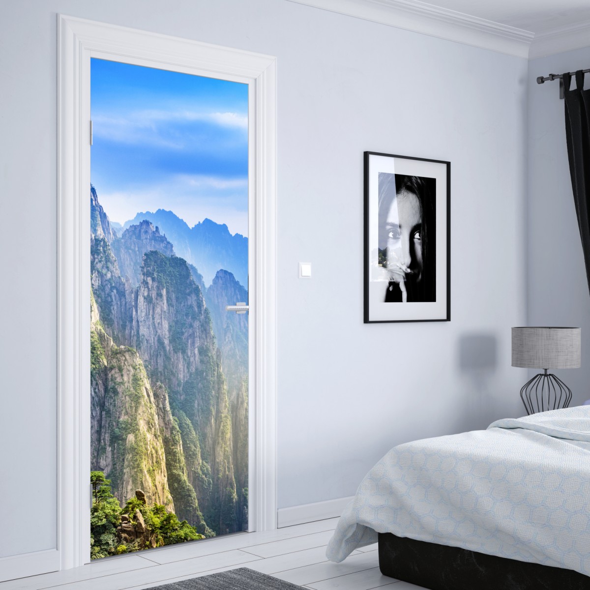 Naklejka na drzwi mglista panorama górska – Wallissimo® Naklejka na drzwi mglista panorama górska – Wallissimo®