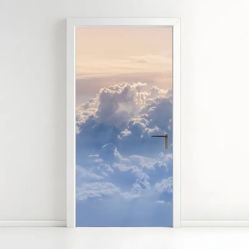 Naklejka na drzwi delikatne chmury nad błękitnym niebem
