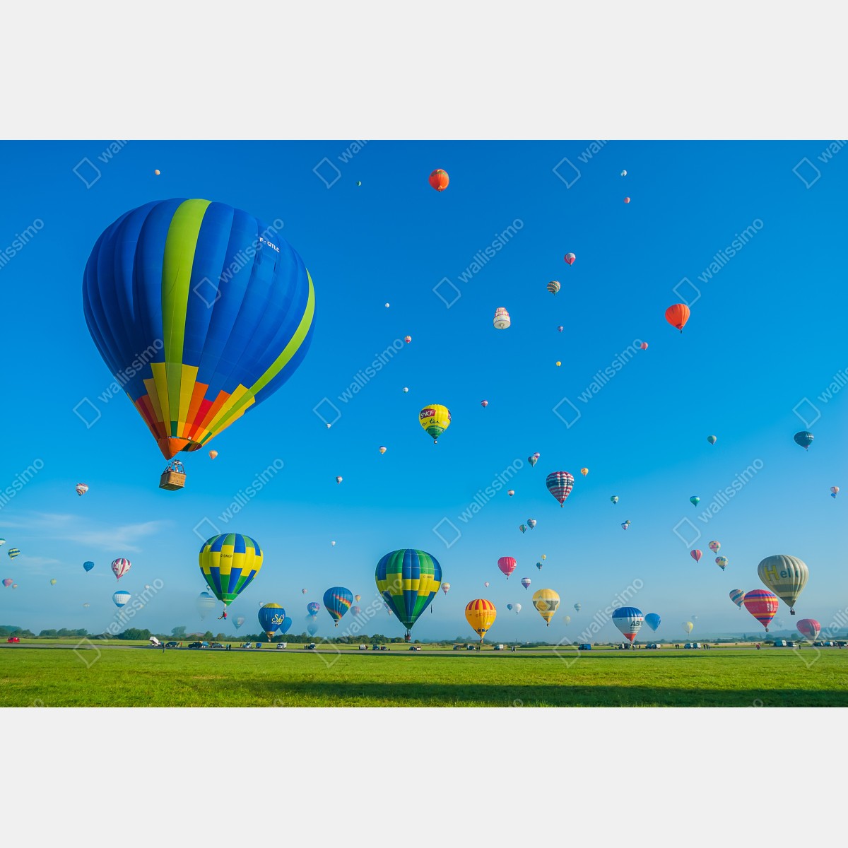 Naklejka na drzwi kolorowe balony nad Chambley – Wallissimo® Naklejka na drzwi kolorowe balony nad Chambley – Wallissimo®