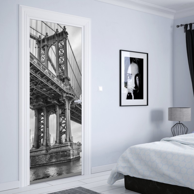 Naklejka na drzwi widok z dołu na most Manhattan i panoramę Nowego Jorku – Wallissimo® Naklejka na drzwi widok z dołu na most Manhattan i panoramę Nowego Jorku – Wallissimo®