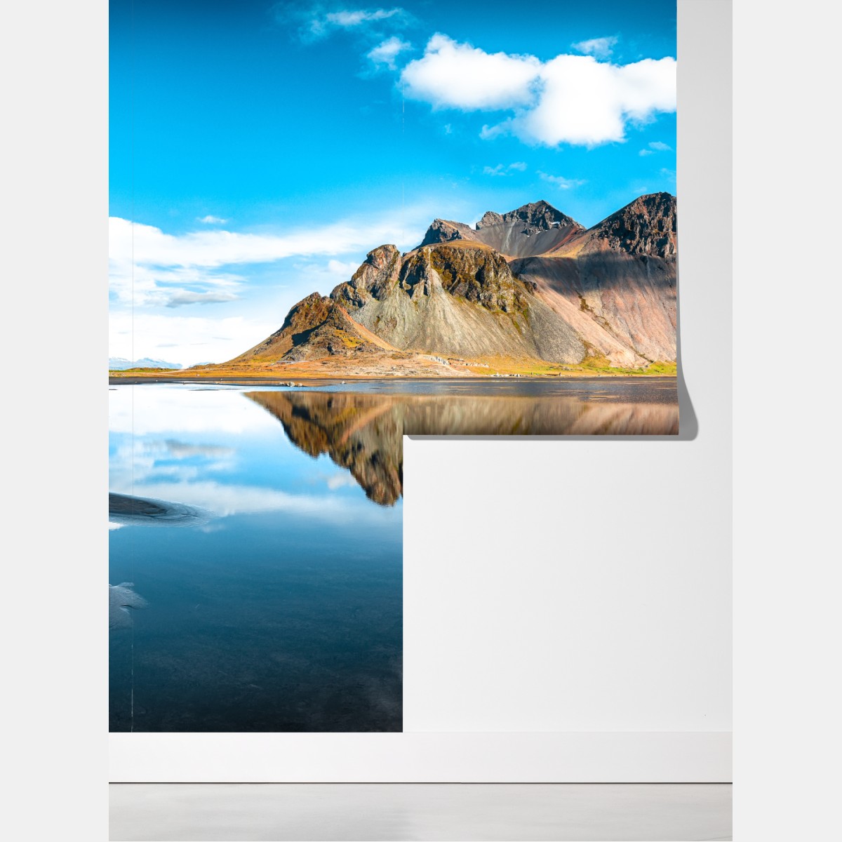 Fototapeta odbicie Vestrahorn na spokojnych wodach Stokksnes, Islandia – Wallissimo® Fototapeta odbicie Vestrahorn na spokojnych wodach Stokksnes, Islandia – Wallissimo®