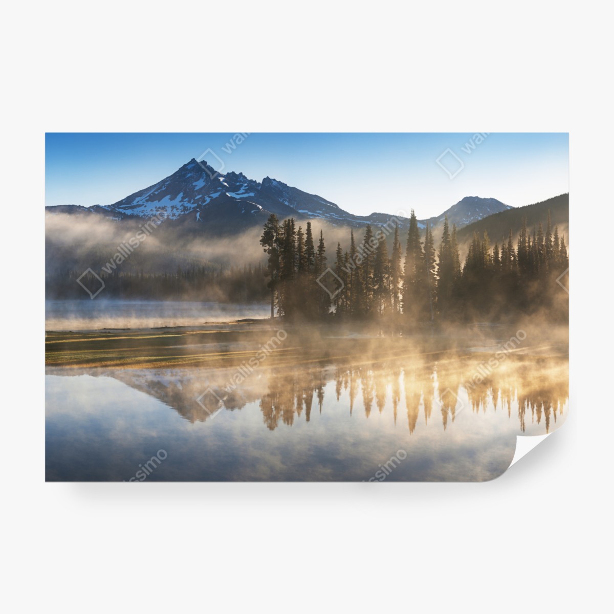 Fototapeta mglista góra odbita w jeziorze o świcie – Wallissimo® Fototapeta mglista góra odbita w jeziorze o świcie – Wallissimo®