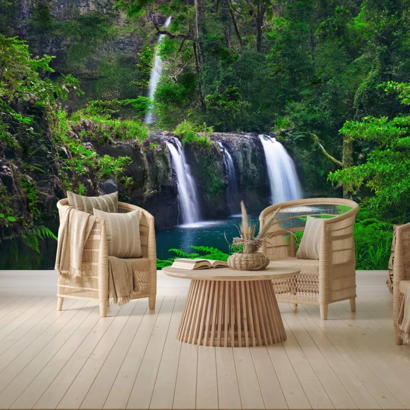 Fototapeta uspokajający wodospad w szmaragdowym lesie