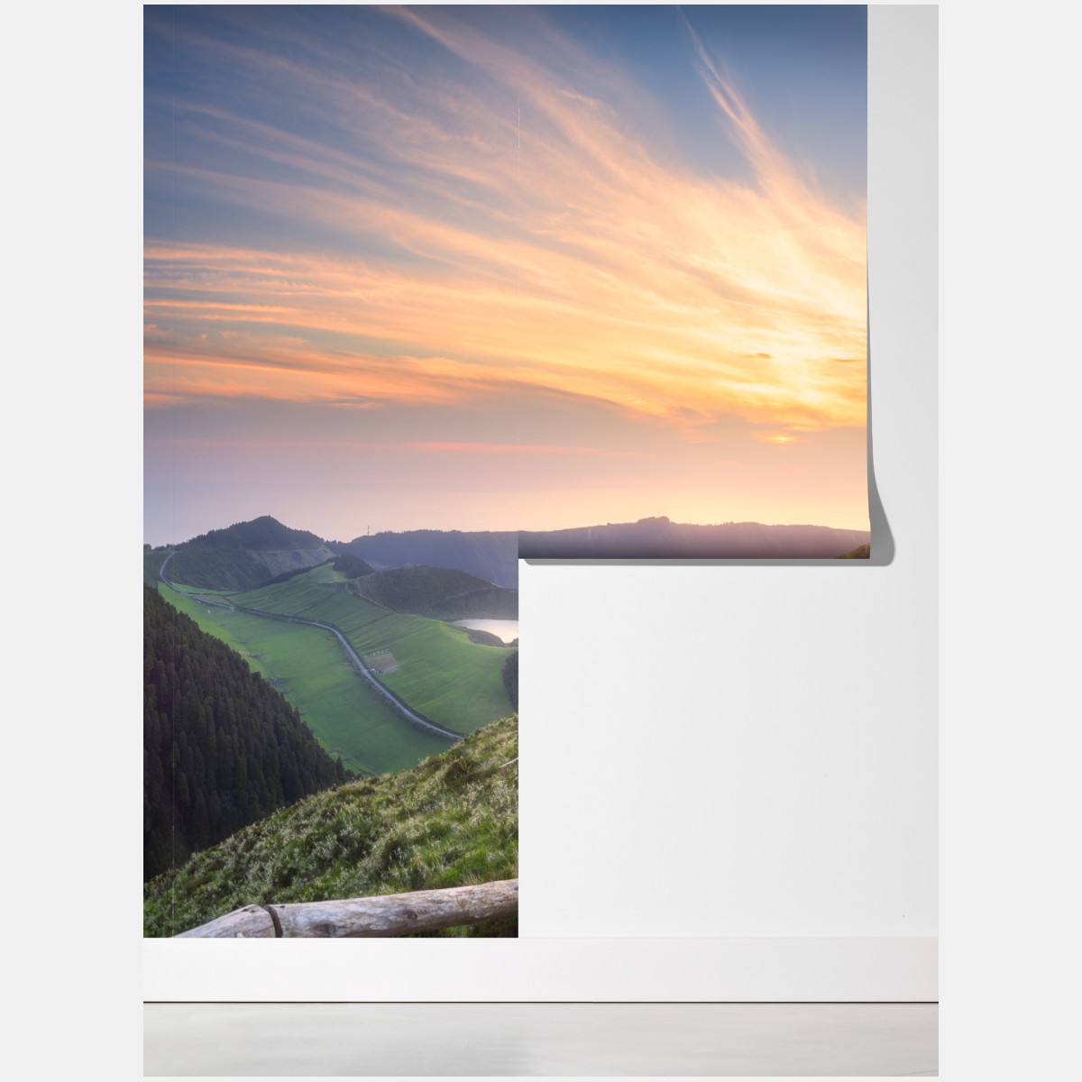 Fototapeta ścieżka na grzbiecie górskim przy zachodzie słońca nad jeziorem – Wallissimo® Fototapeta ścieżka na grzbiecie górskim przy zachodzie słońca nad jeziorem – Wallissimo®