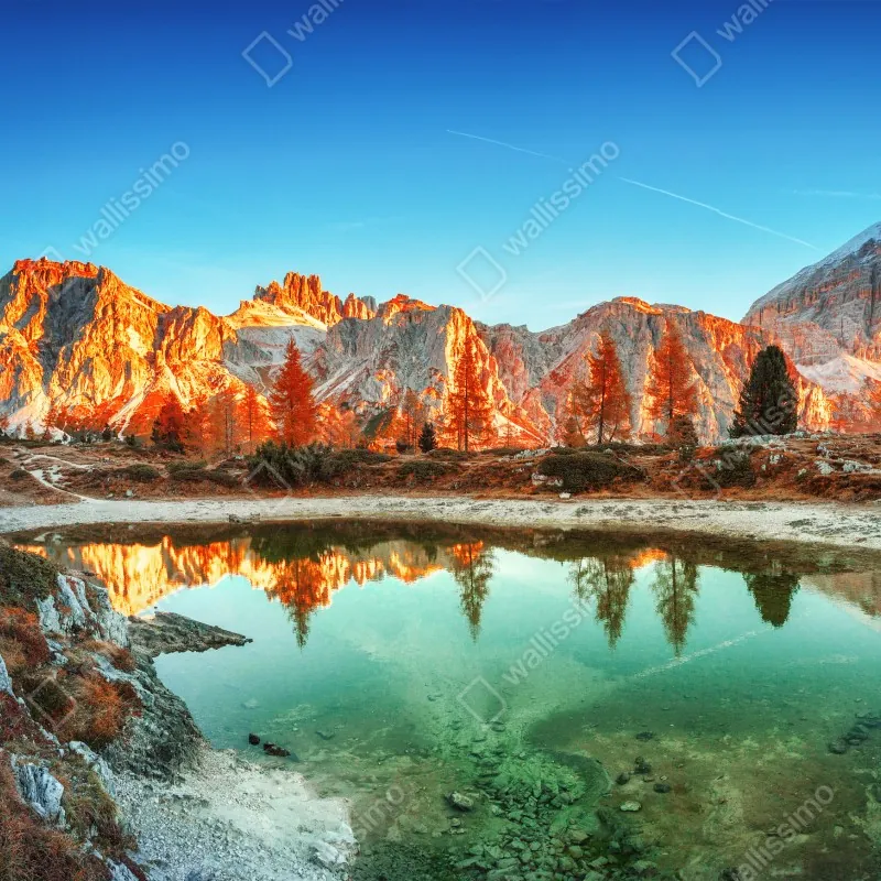 Fototapeta alpejski wschód słońca nad górskim jeziorem – Wallissimo® Fototapeta alpejski wschód słońca nad górskim jeziorem – Wallissimo®