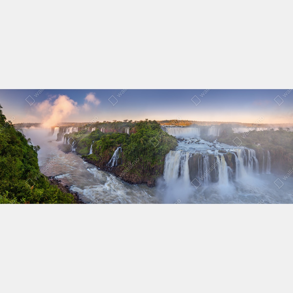 Fototapeta mglista panorama wodospadów w bujnym lesie – Wallissimo® Fototapeta mglista panorama wodospadów w bujnym lesie – Wallissimo®