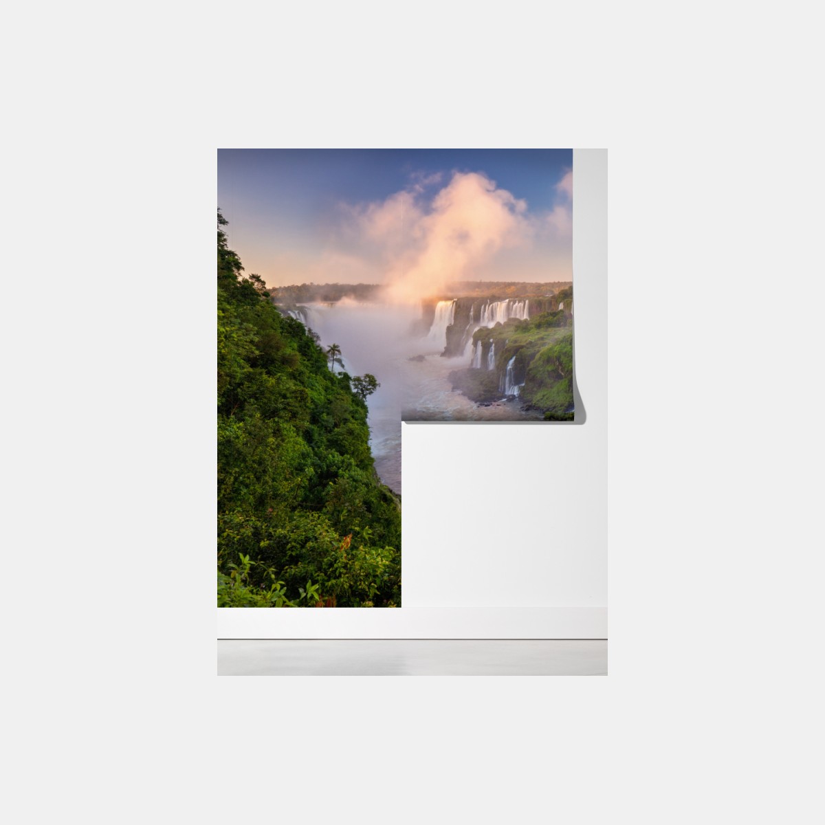 Fototapeta mglista panorama wodospadów w bujnym lesie – Wallissimo® Fototapeta mglista panorama wodospadów w bujnym lesie – Wallissimo®