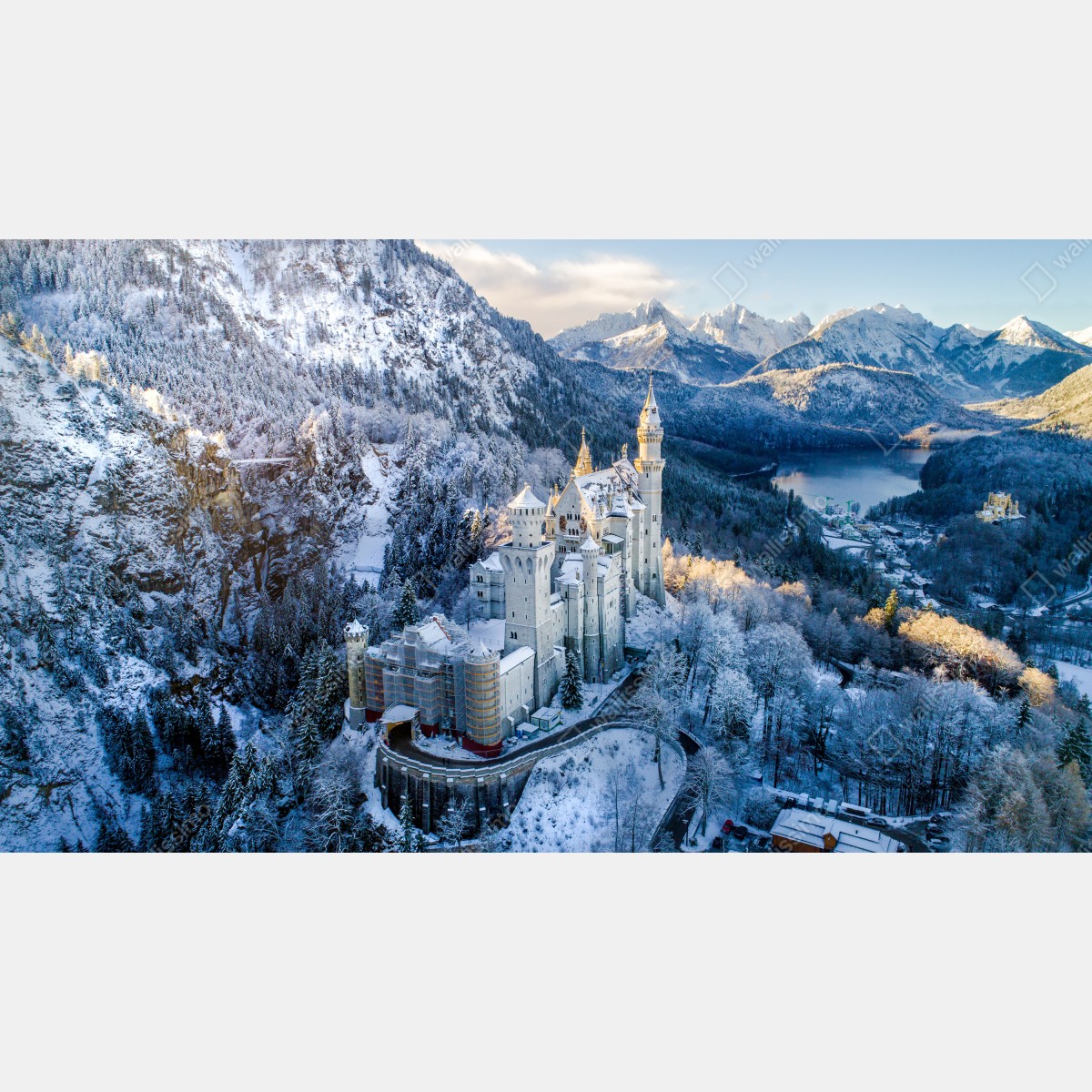 Fototapeta zimowy zamek w ośnieżonych górach – Wallissimo® Fototapeta zimowy zamek w ośnieżonych górach – Wallissimo®