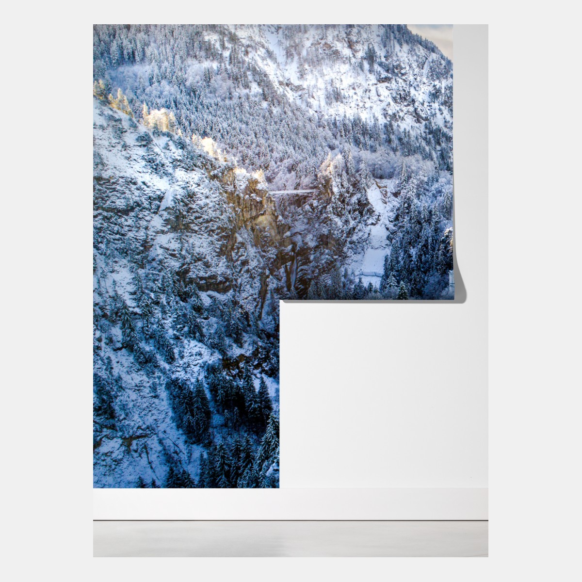 Fototapeta zimowy zamek w ośnieżonych górach – Wallissimo® Fototapeta zimowy zamek w ośnieżonych górach – Wallissimo®