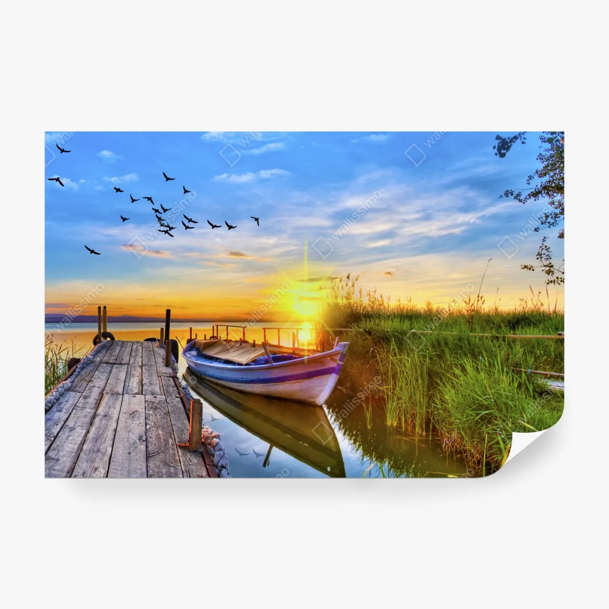 Fototapeta zachód słońca nad jeziorem z łodzią przy pomoście – Wallissimo® Fototapeta zachód słońca nad jeziorem z łodzią przy pomoście – Wallissimo®