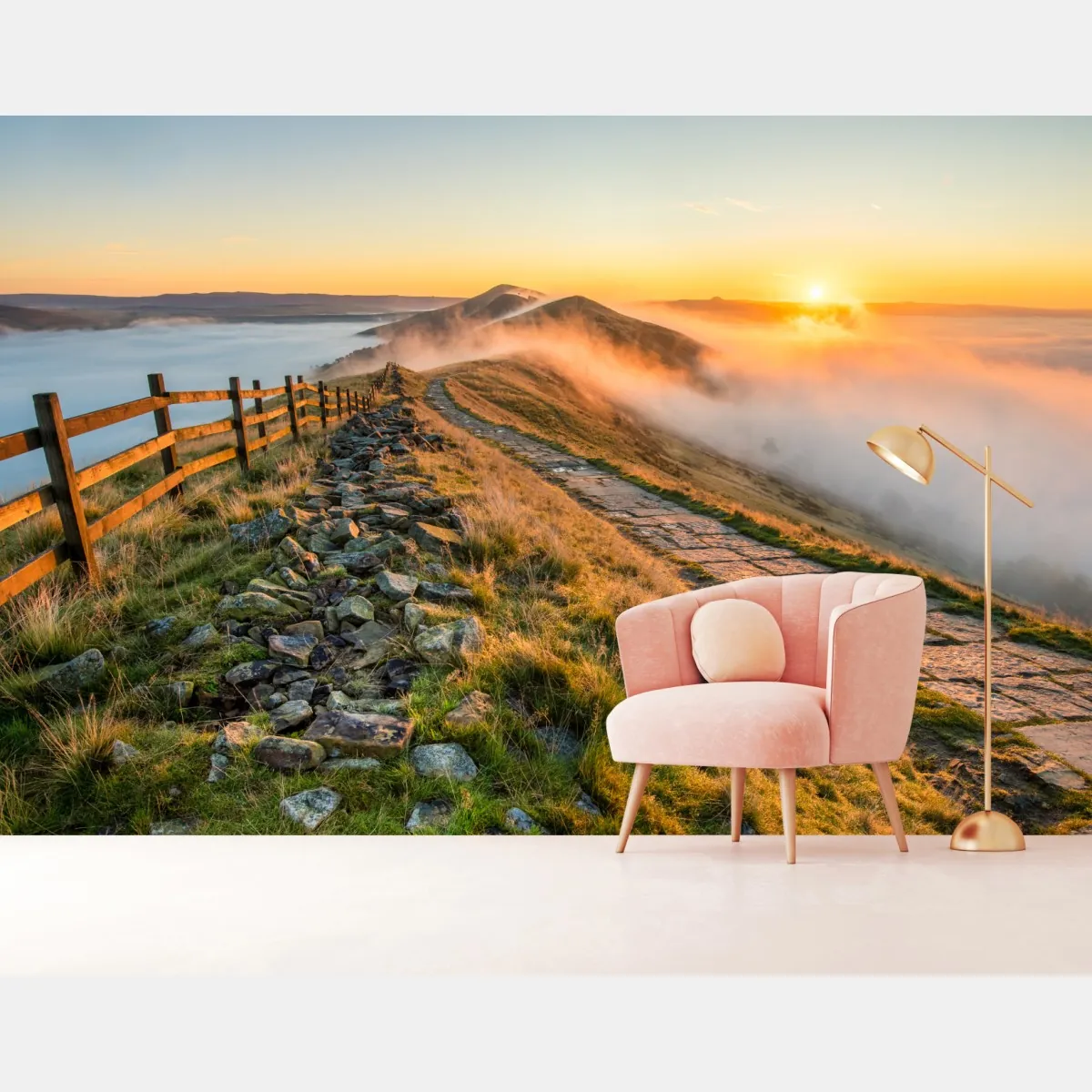 Fototapeta wschód słońca nad mglistym grzbietem z kamienną ścieżką – Wallissimo® Fototapeta wschód słońca nad mglistym grzbietem z kamienną ścieżką – Wallissimo®