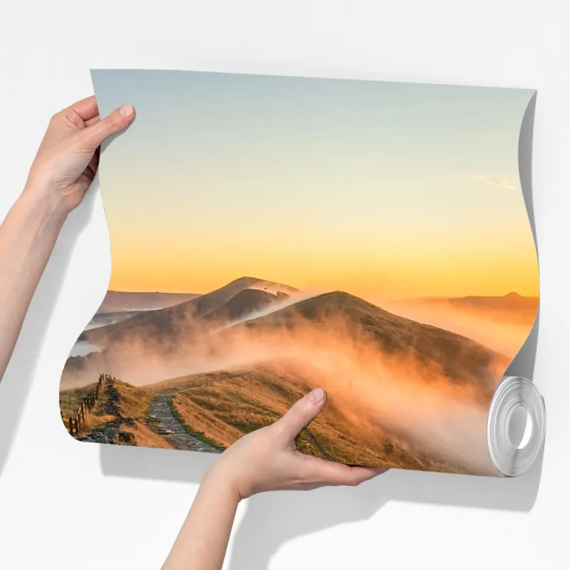 Fototapeta wschód słońca nad mglistym grzbietem z kamienną ścieżką – Wallissimo® Fototapeta wschód słońca nad mglistym grzbietem z kamienną ścieżką – Wallissimo®