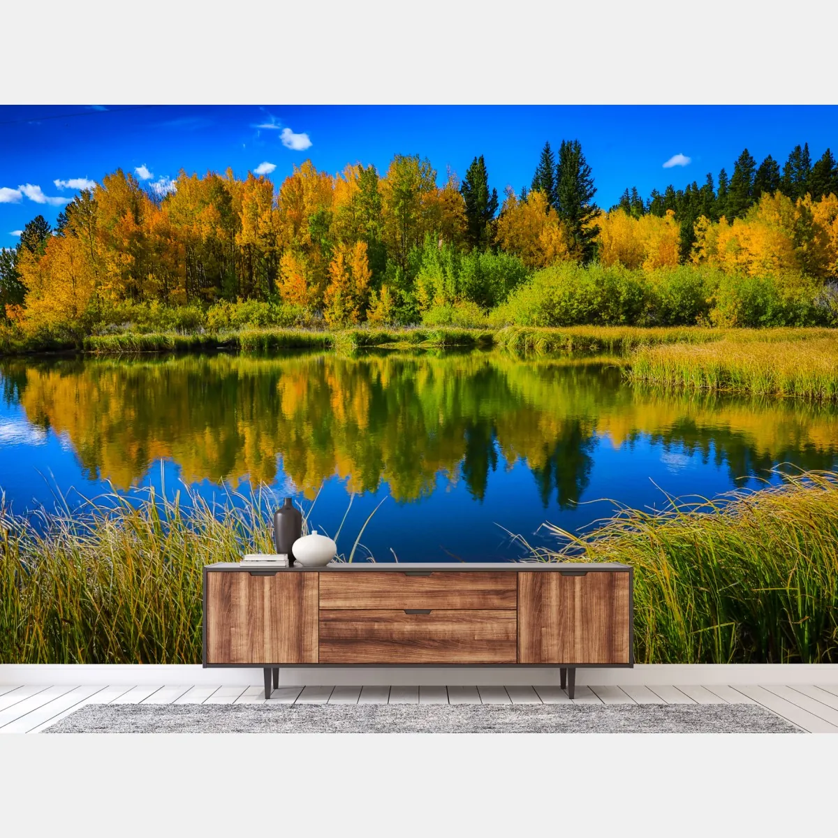 Fototapeta jesienne drzewa odbite w spokojnym jeziorze – Wallissimo® Fototapeta jesienne drzewa odbite w spokojnym jeziorze – Wallissimo®