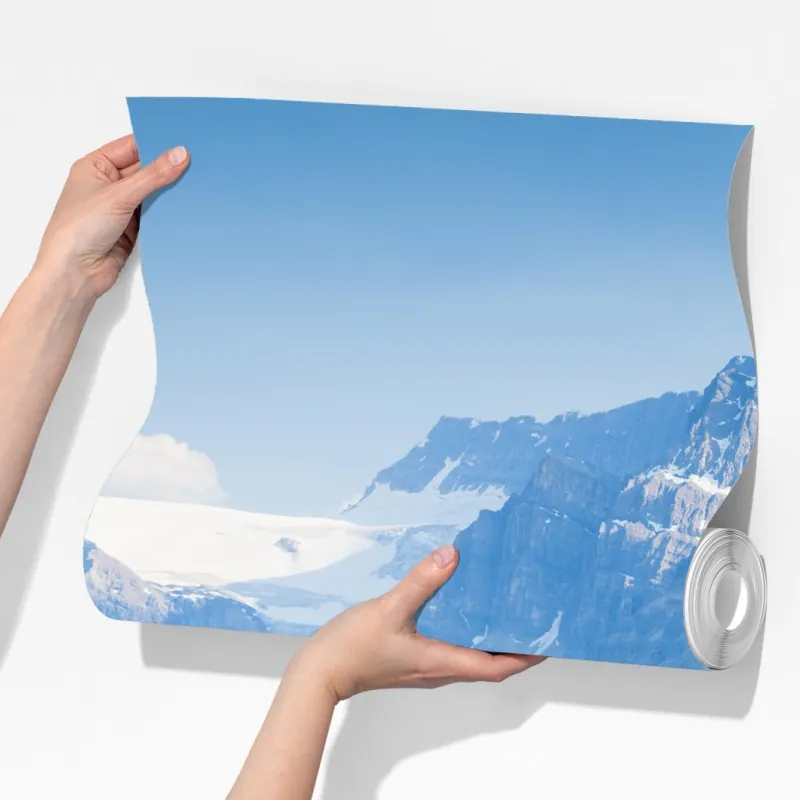 Fototapeta droga przez las iglasty do gór i lodowcowego jeziora – Wallissimo® Fototapeta droga przez las iglasty do gór i lodowcowego jeziora – Wallissimo®