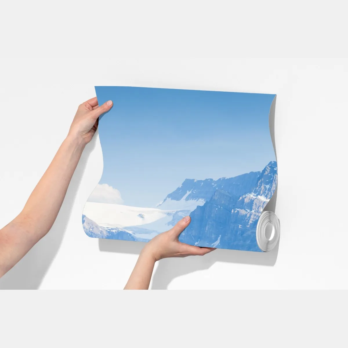 Fototapeta droga przez las iglasty do gór i lodowcowego jeziora – Wallissimo® Fototapeta droga przez las iglasty do gór i lodowcowego jeziora – Wallissimo®