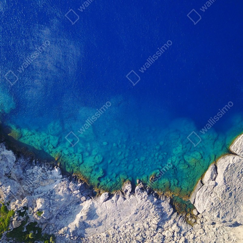 Fototapeta widok z lotu ptaka na skaliste wybrzeże – Wallissimo® Fototapeta widok z lotu ptaka na skaliste wybrzeże – Wallissimo®
