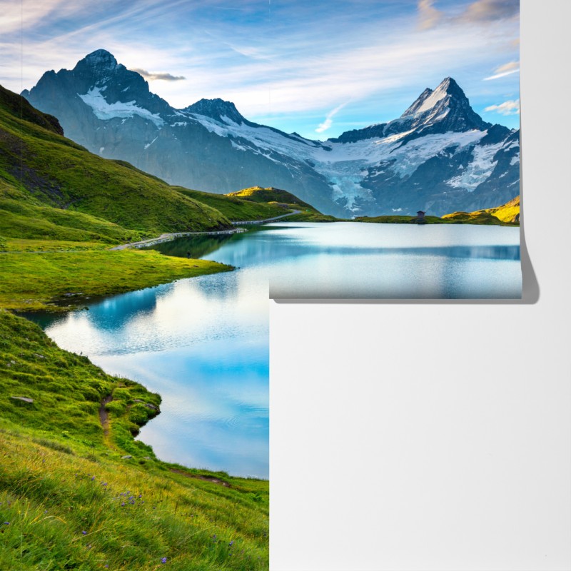 Fototapeta spokojne alpejskie jezioro pod szczytem Wetterhorn, Szwajcaria – Wallissimo® Fototapeta spokojne alpejskie jezioro pod szczytem Wetterhorn, Szwajcaria – Wallissimo®