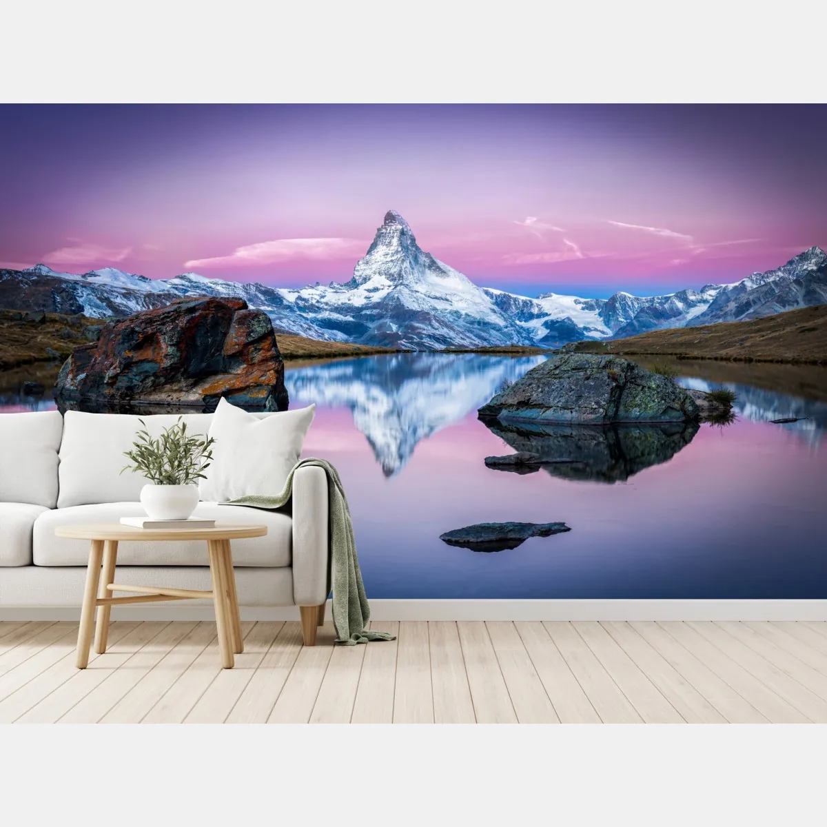 Fototapeta majestatyczny alpejski szczyt odbity w spokojnym jeziorze – Wallissimo® Fototapeta majestatyczny alpejski szczyt odbity w spokojnym jeziorze – Wallissimo®