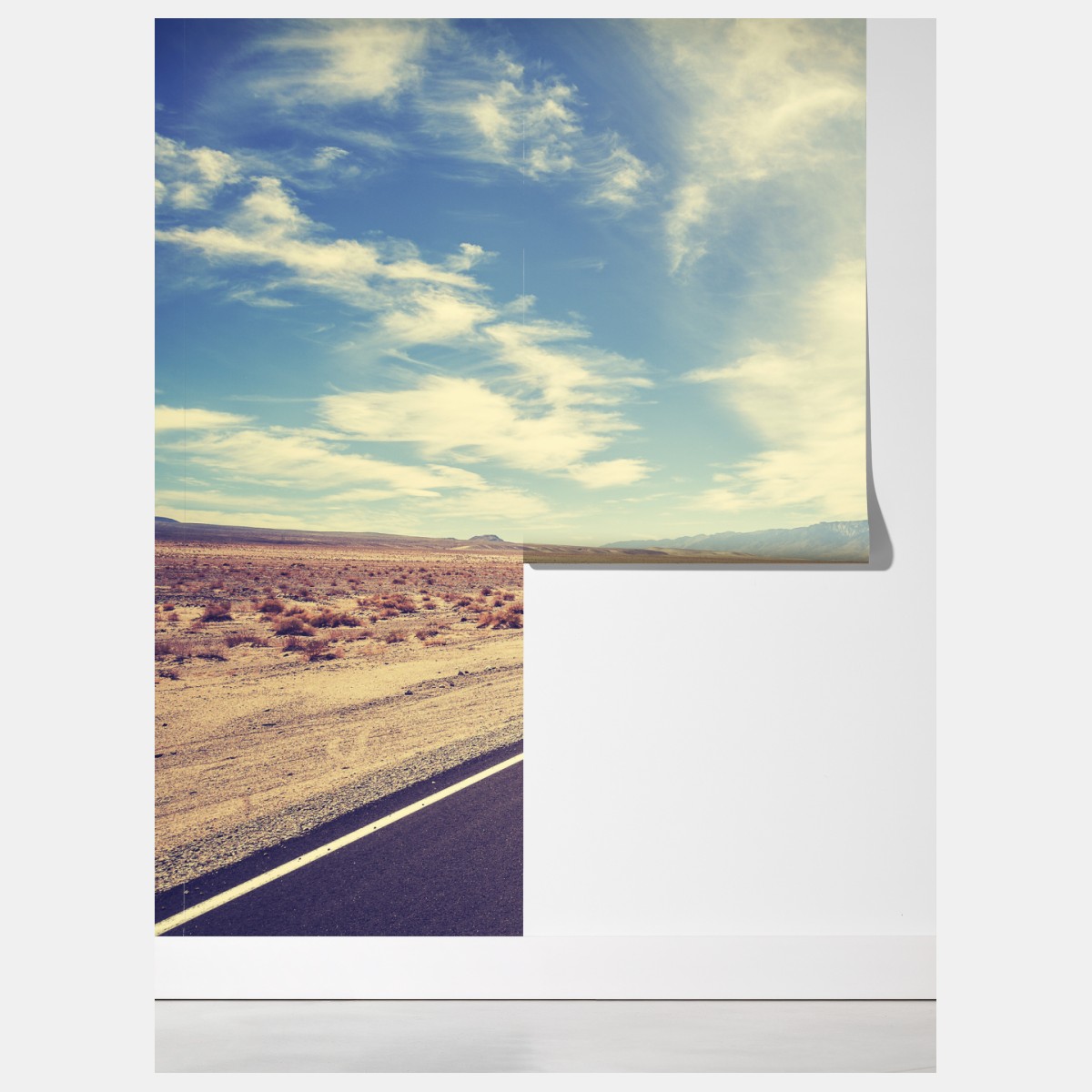 Fototapeta vintage wiejska droga pod rozległym niebem – Wallissimo® Fototapeta vintage wiejska droga pod rozległym niebem – Wallissimo®