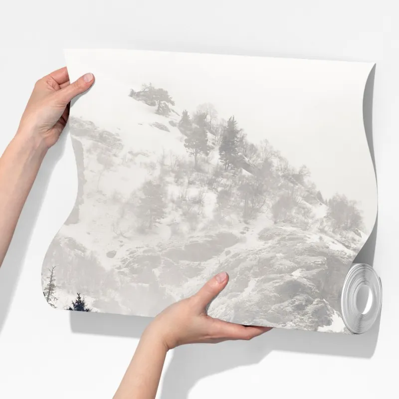 Fototapeta mglista góra z urwiskiem i sosnowym lasem – Wallissimo® Fototapeta mglista góra z urwiskiem i sosnowym lasem – Wallissimo®