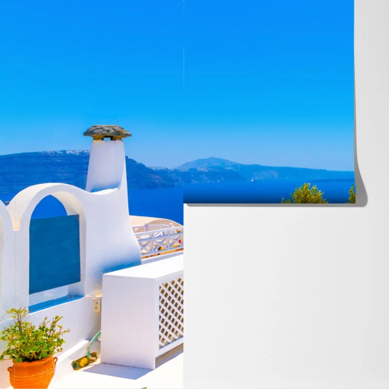 Fototapeta taras w Oia z widokiem na morze, Santorini – Wallissimo® Fototapeta taras w Oia z widokiem na morze, Santorini – Wallissimo®