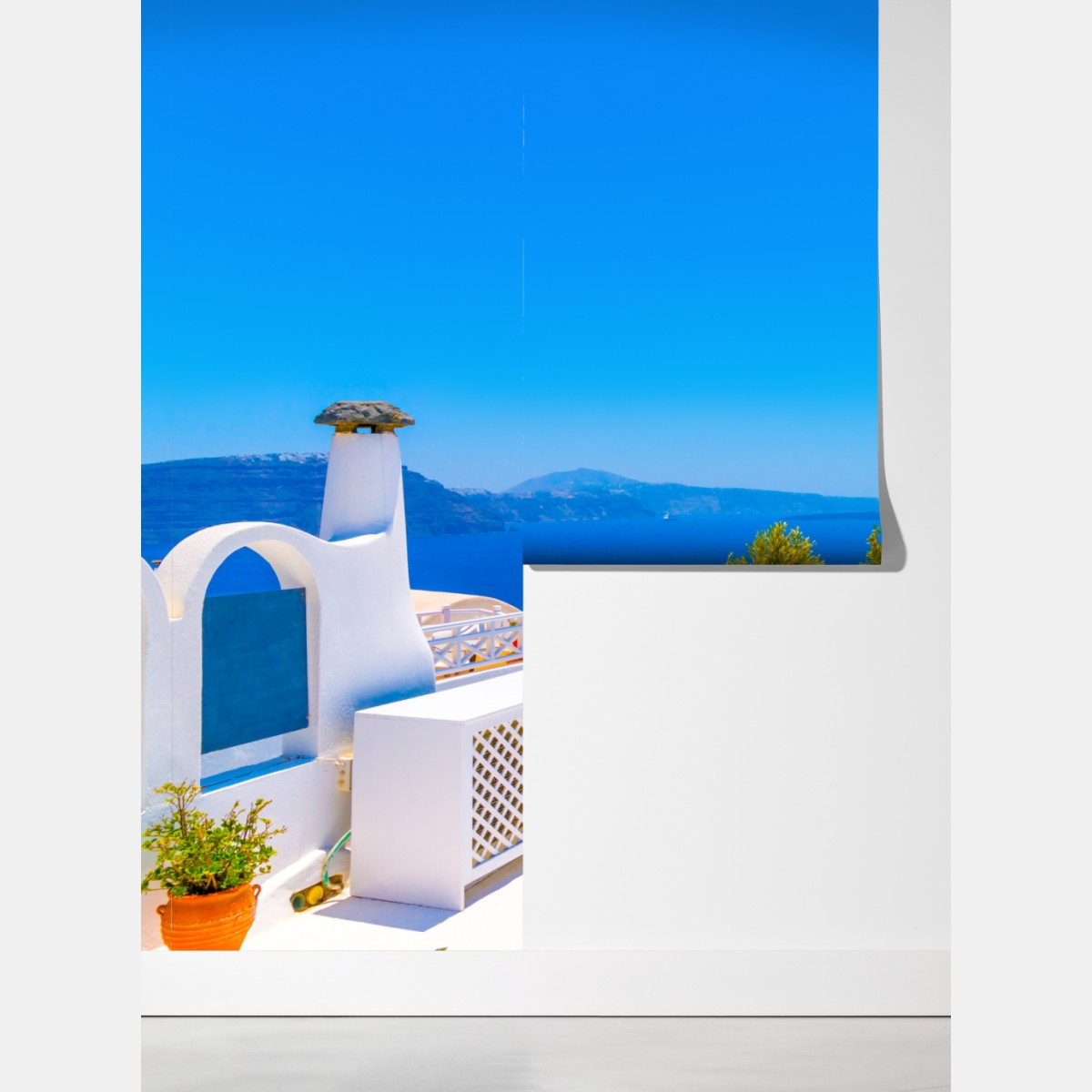 Fototapeta taras w Oia z widokiem na morze, Santorini – Wallissimo® Fototapeta taras w Oia z widokiem na morze, Santorini – Wallissimo®