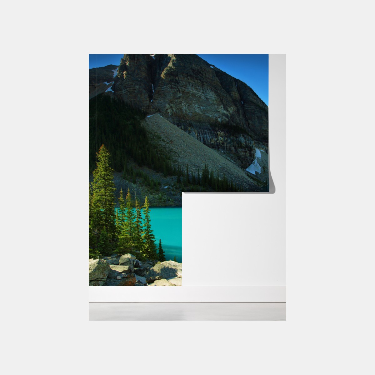 Fototapeta spokojne turkusowe jezioro w górach – Wallissimo® Fototapeta spokojne turkusowe jezioro w górach – Wallissimo®