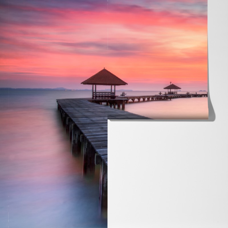 Fototapeta spokojny wschód słońca nad drewnianym molo – Wallissimo® Fototapeta spokojny wschód słońca nad drewnianym molo – Wallissimo®