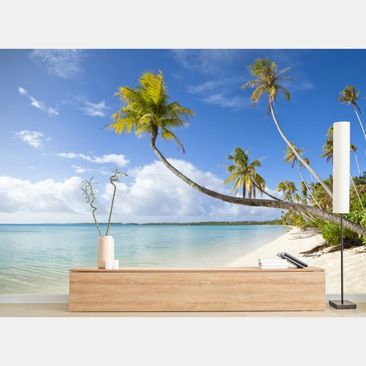 Fototapeta tropikalna turkusowa plaża z pochyloną palmą – Wallissimo® Fototapeta tropikalna turkusowa plaża z pochyloną palmą – Wallissimo®