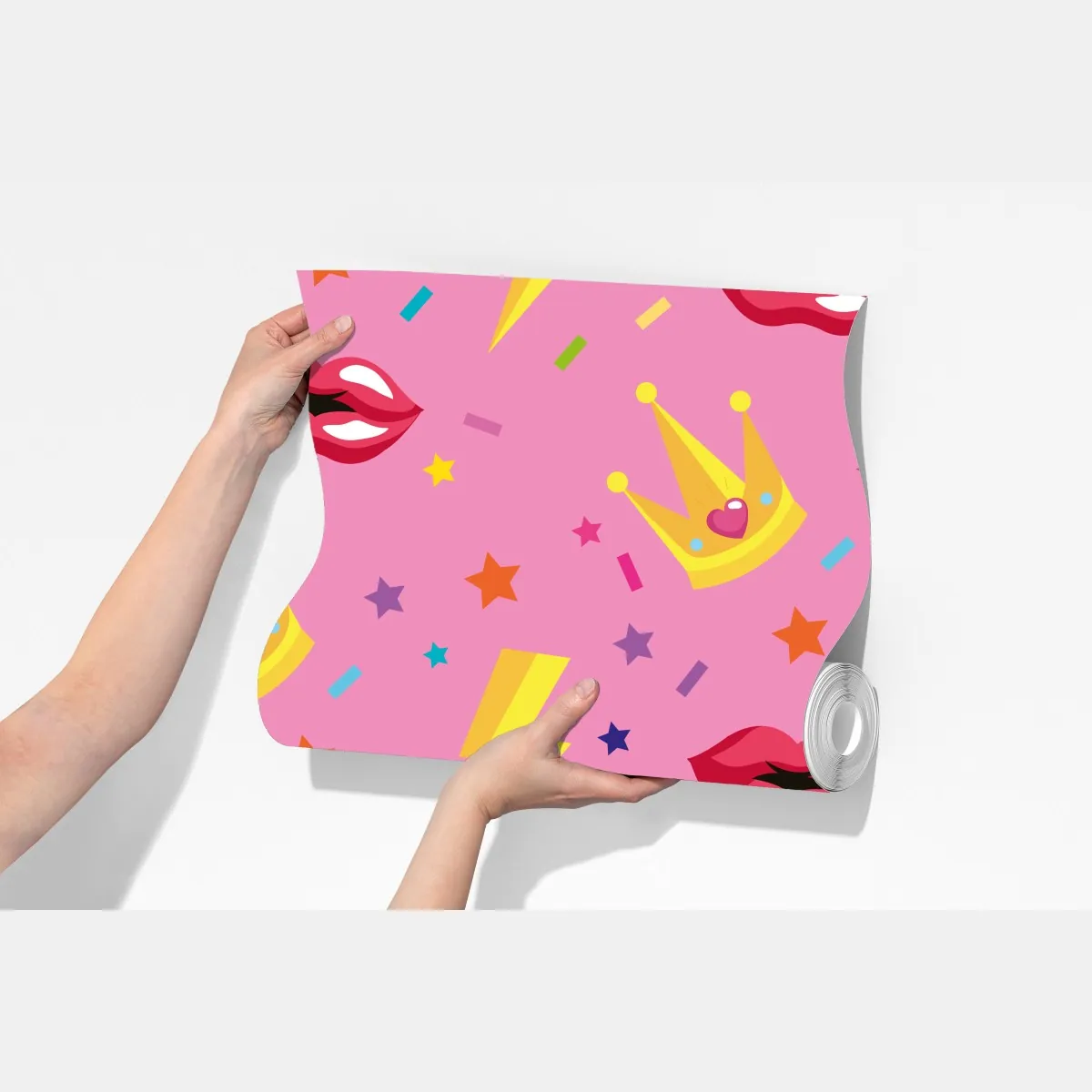 Fototapeta zabawny wzór księżniczki z koronami i ustami – Wallissimo® Fototapeta zabawny wzór księżniczki z koronami i ustami – Wallissimo®