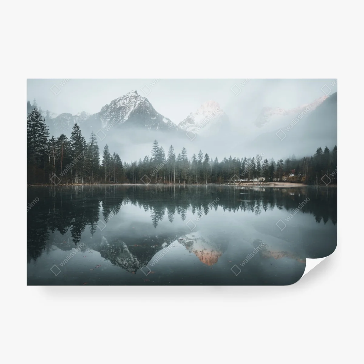 Fototapeta mglista alpejska panorama nad jeziorem – Wallissimo® Fototapeta mglista alpejska panorama nad jeziorem – Wallissimo®