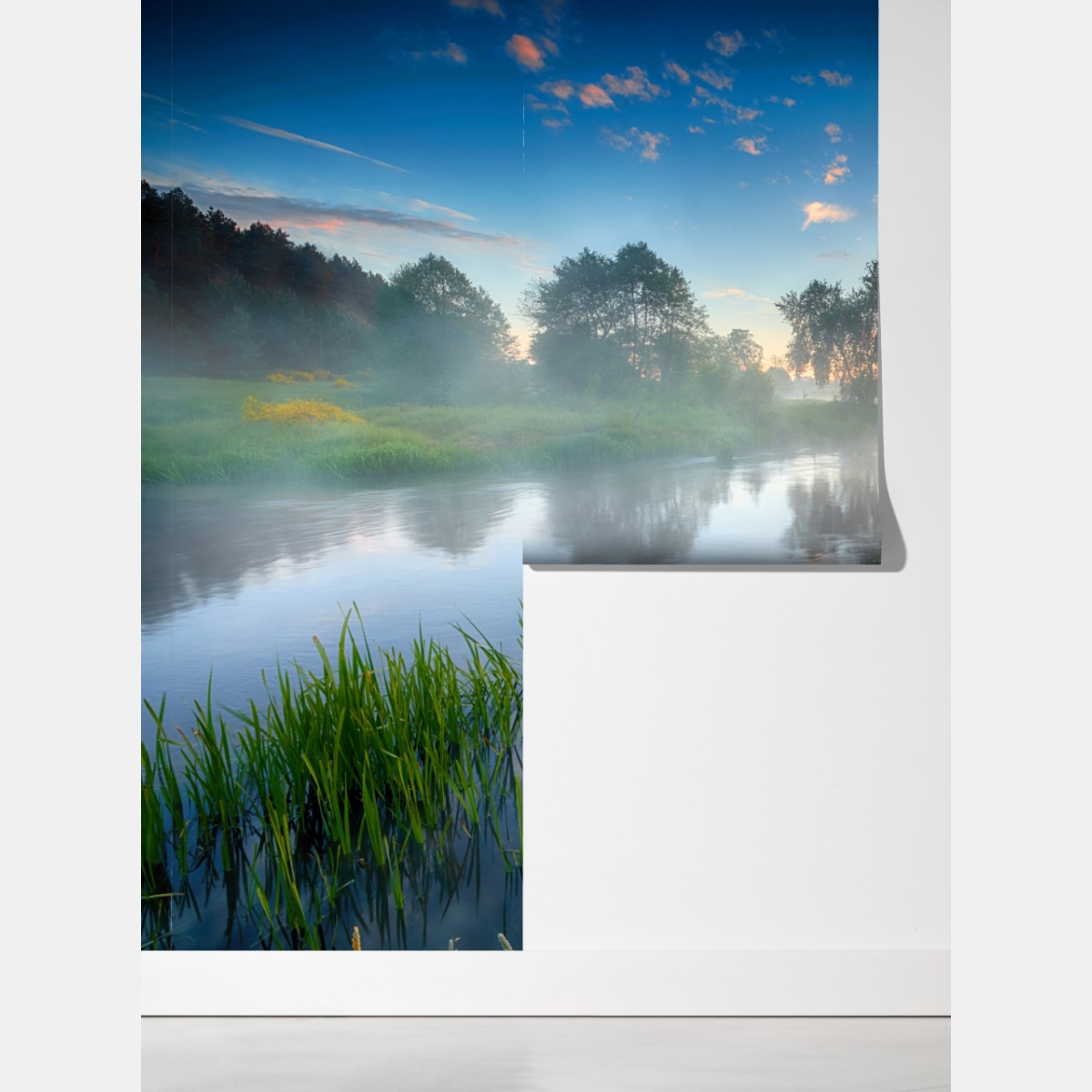 Fototapeta mglista rzeka o wschodzie słońca nad zielonymi brzegami – Wallissimo® Fototapeta mglista rzeka o wschodzie słońca nad zielonymi brzegami – Wallissimo®