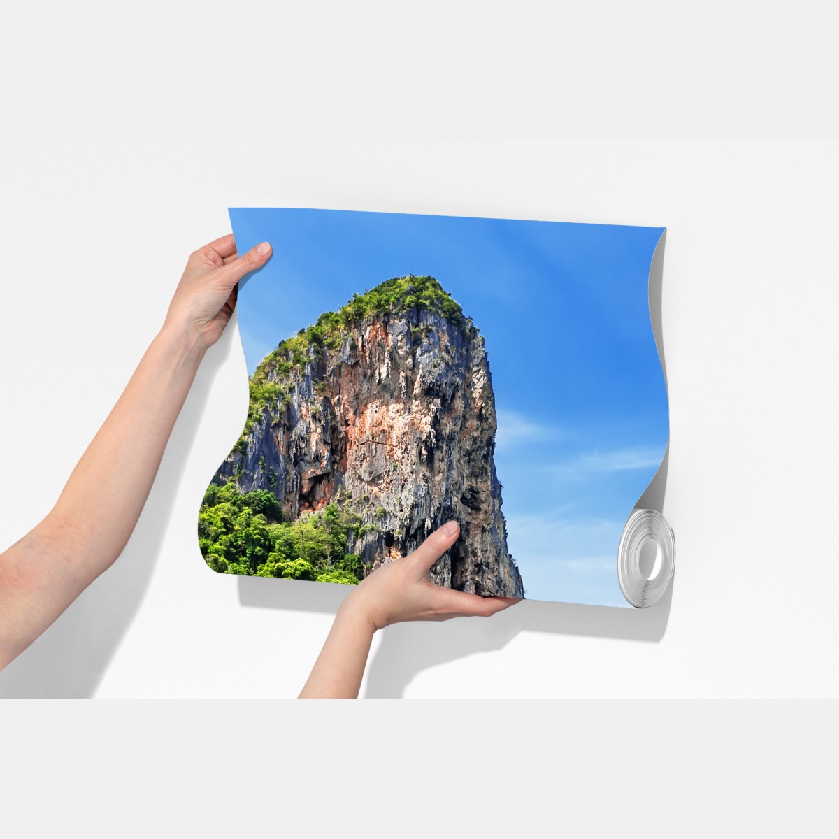 Fototapeta spokojne łodzie longtail na plaży Railay, Tajlandia – Wallissimo® Fototapeta spokojne łodzie longtail na plaży Railay, Tajlandia – Wallissimo®