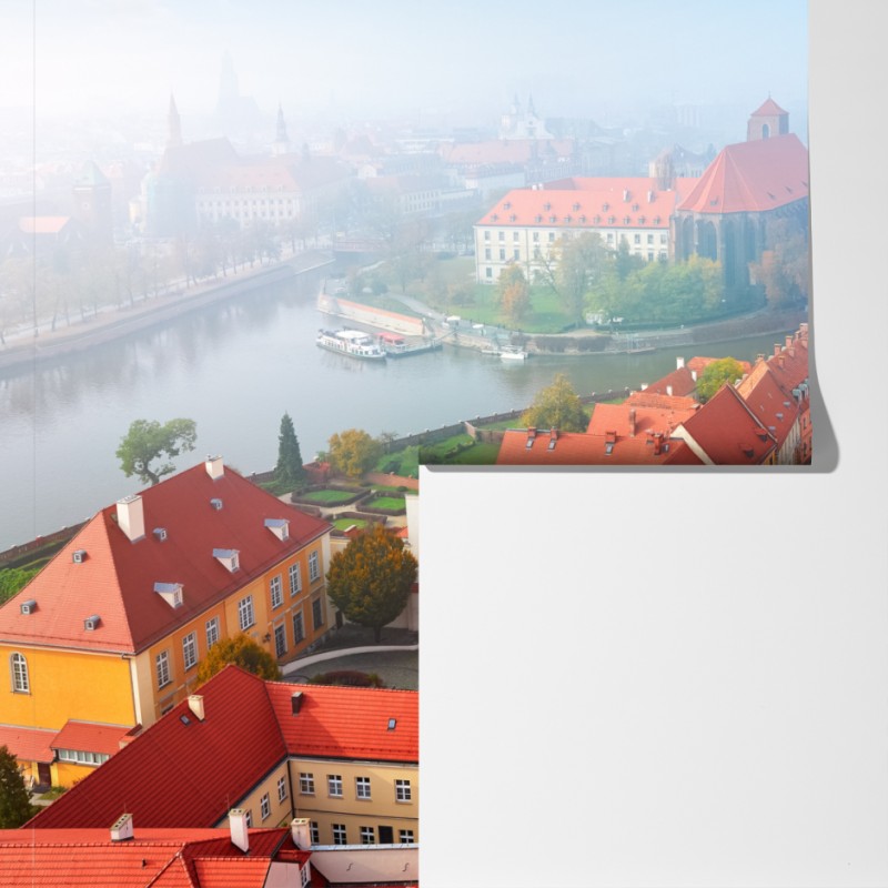 Fototapeta mglista panorama europejskiego miasta z czerwonymi dachami – Wallissimo® Fototapeta mglista panorama europejskiego miasta z czerwonymi dachami – Wallissimo®