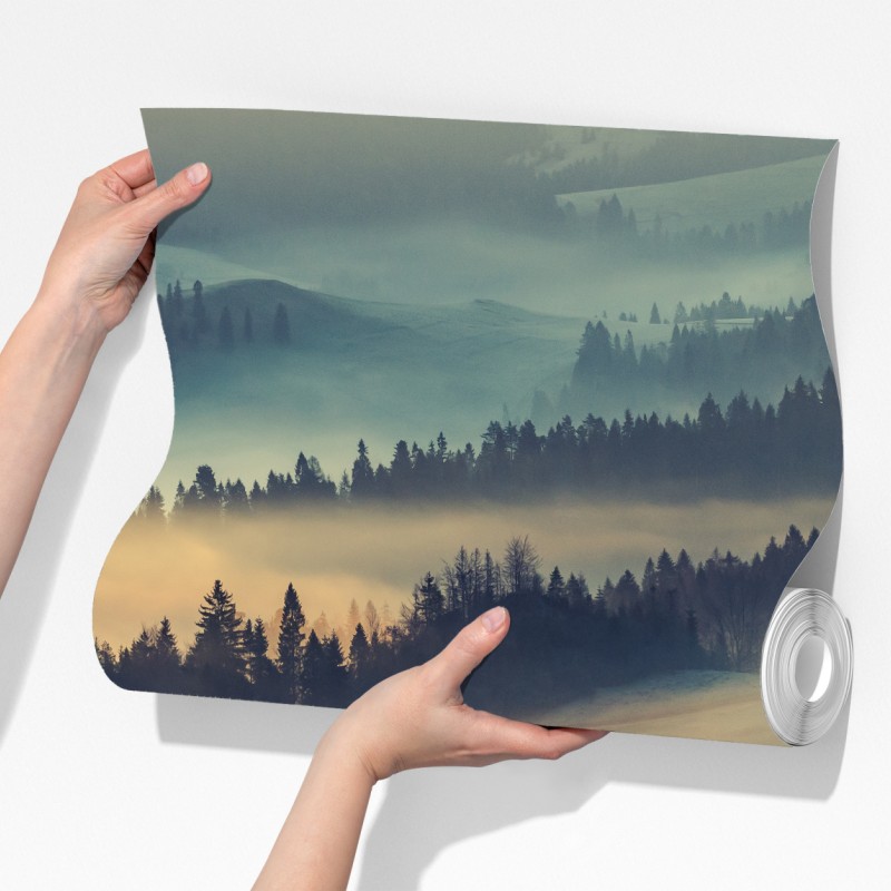 Fototapeta mglisty górski las o wschodzie słońca – Wallissimo® Fototapeta mglisty górski las o wschodzie słońca – Wallissimo®