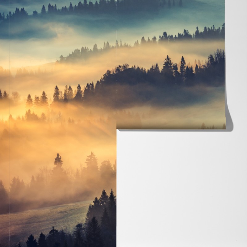 Fototapeta mglisty górski las o wschodzie słońca – Wallissimo® Fototapeta mglisty górski las o wschodzie słońca – Wallissimo®