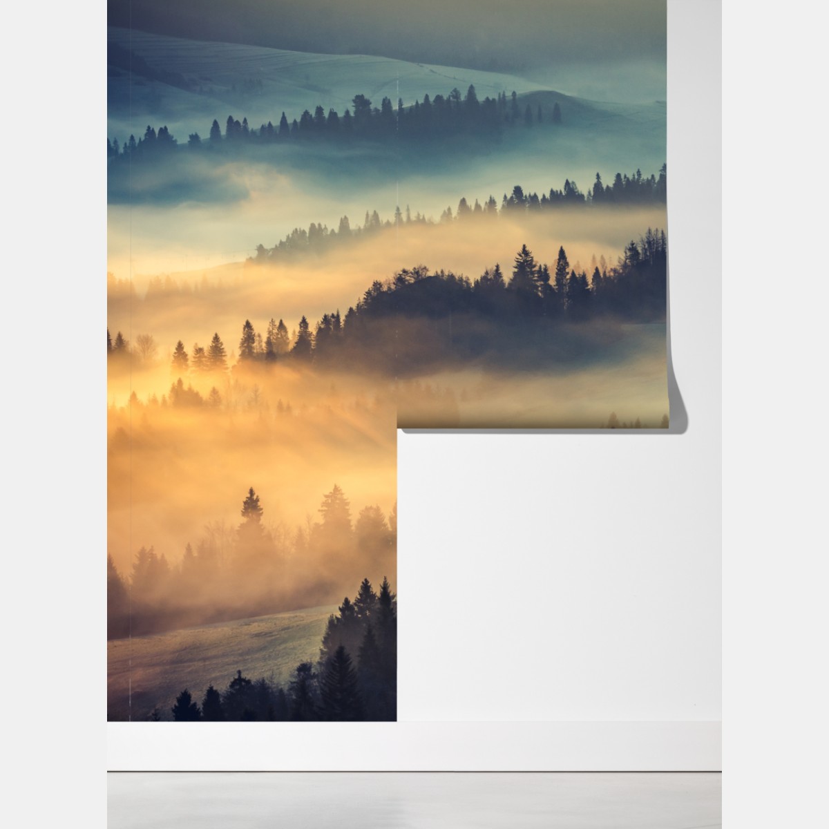 Fototapeta mglisty górski las o wschodzie słońca – Wallissimo® Fototapeta mglisty górski las o wschodzie słońca – Wallissimo®