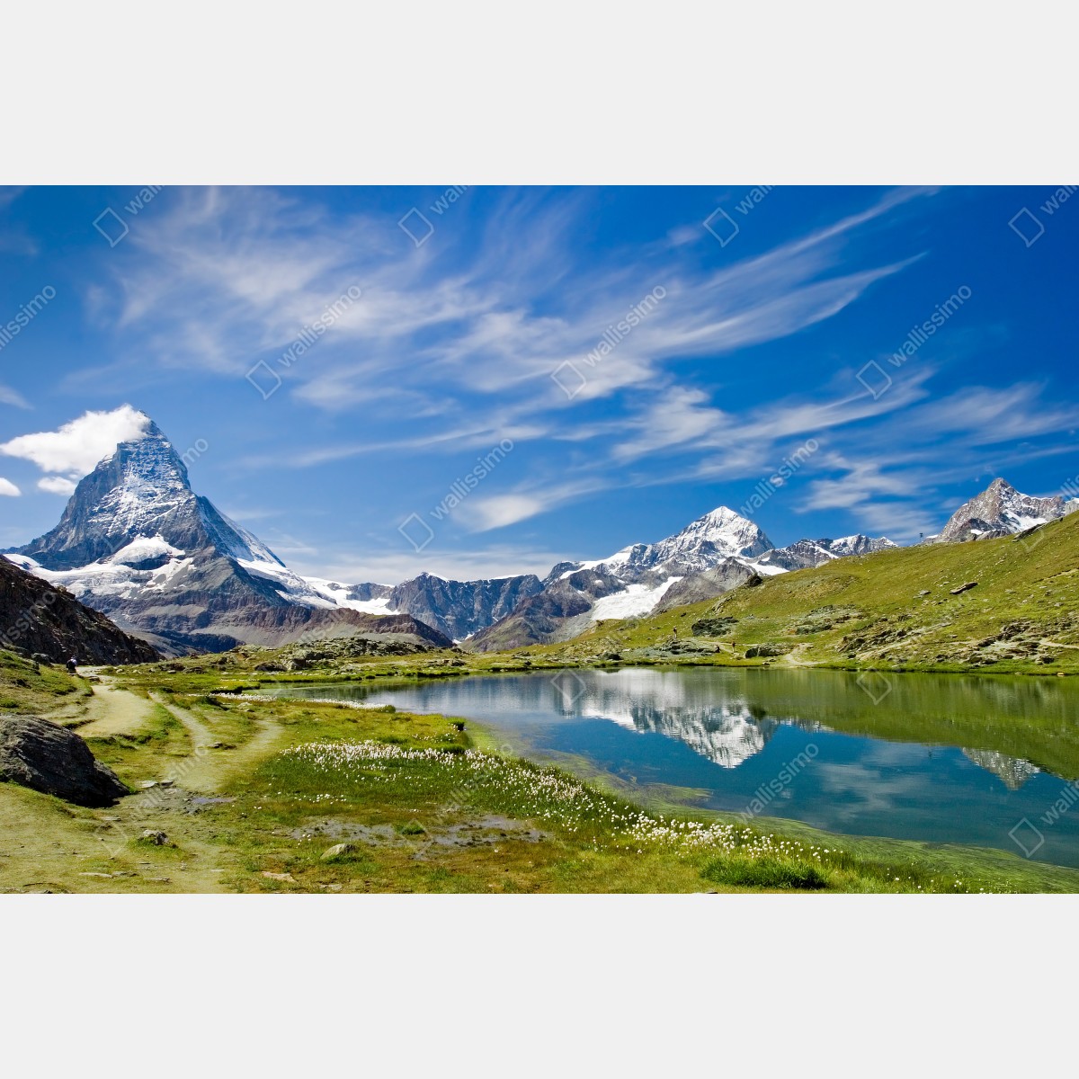 Fototapeta alpejskie jezioro z odbiciem gór – Wallissimo® Fototapeta alpejskie jezioro z odbiciem gór – Wallissimo®